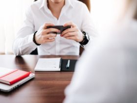 日常管理工資支付涉多個關聯公司 時,如何確定用人單位?